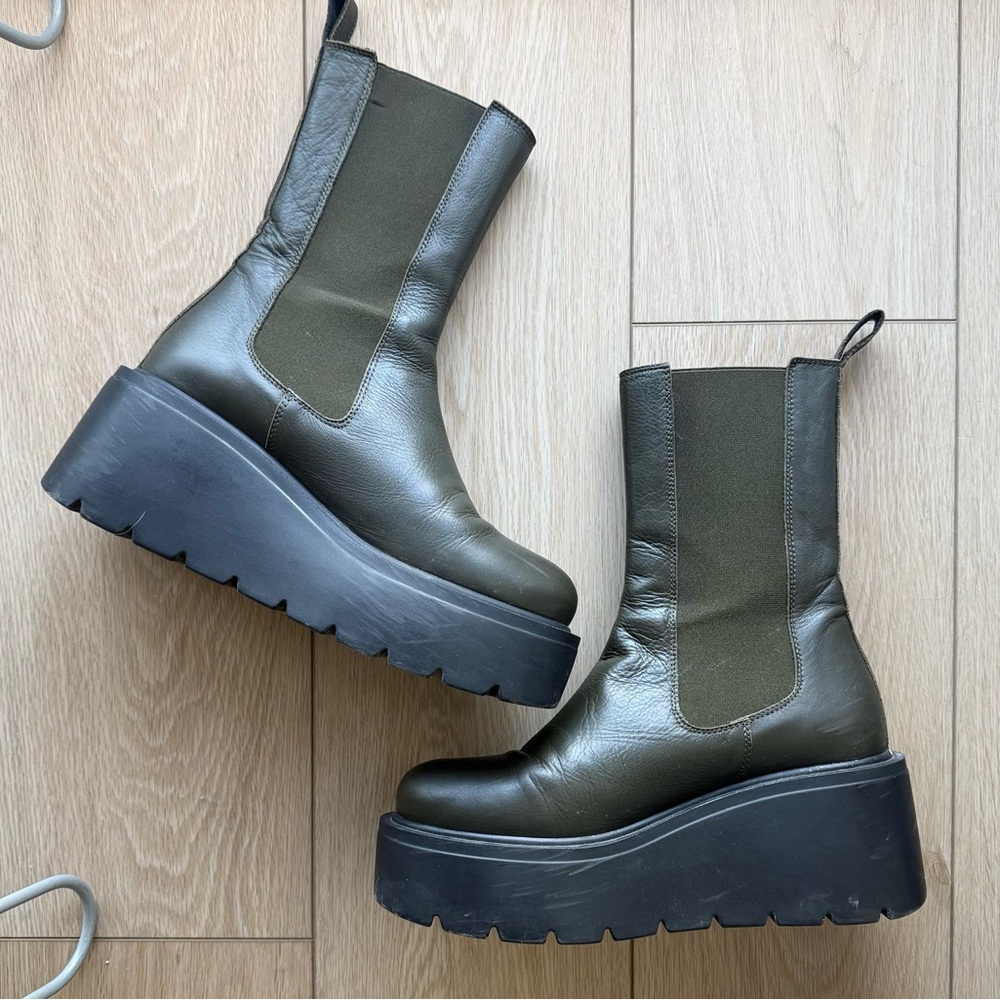 L’Intervalle olive platform boots